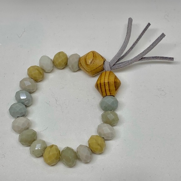 katdjewelry Jewelry - NWT • stretch tassel bracelet katdjewelry Jewelry - NWT • stretch tassel bracelet